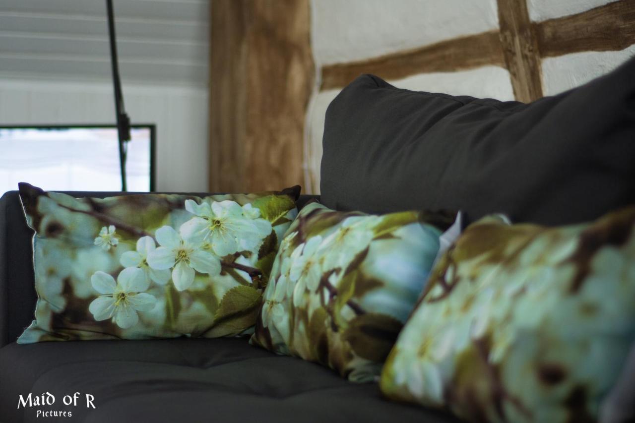 Hof Vierzehnender Im Hohen Venn - 70Qm Fachwerk-Studio - Grosses Wohn-Schlafzimmer Mit Dachterrasse Und Kaminofen - Separate Kueche - Perfekt Fuer Paare - Monschau - Eifel - Hunde Willkommen - Islandpferde ภายนอก รูปภาพ