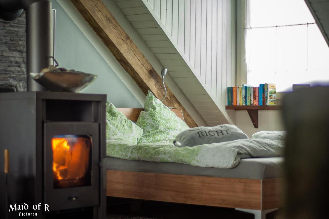 Hof Vierzehnender Im Hohen Venn - 70Qm Fachwerk-Studio - Grosses Wohn-Schlafzimmer Mit Dachterrasse Und Kaminofen - Separate Kueche - Perfekt Fuer Paare - Monschau - Eifel - Hunde Willkommen - Islandpferde ภายนอก รูปภาพ