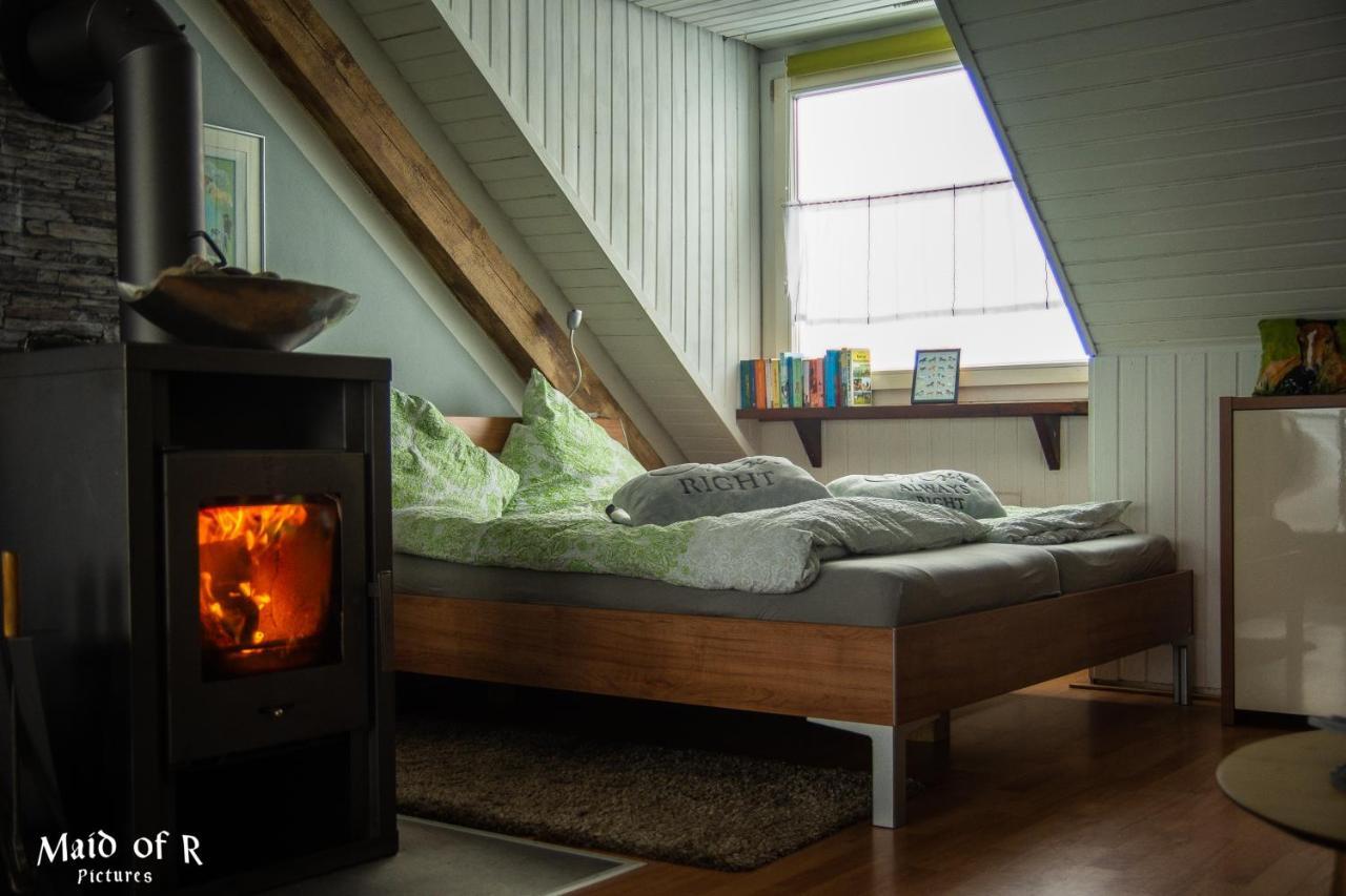Hof Vierzehnender Im Hohen Venn - 70Qm Fachwerk-Studio - Grosses Wohn-Schlafzimmer Mit Dachterrasse Und Kaminofen - Separate Kueche - Perfekt Fuer Paare - Monschau - Eifel - Hunde Willkommen - Islandpferde ภายนอก รูปภาพ